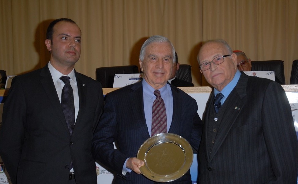 ambasciatore_oscar_godoy_arcaya_ritira_premio_speciale_cultura_per_i_minatori_cileni