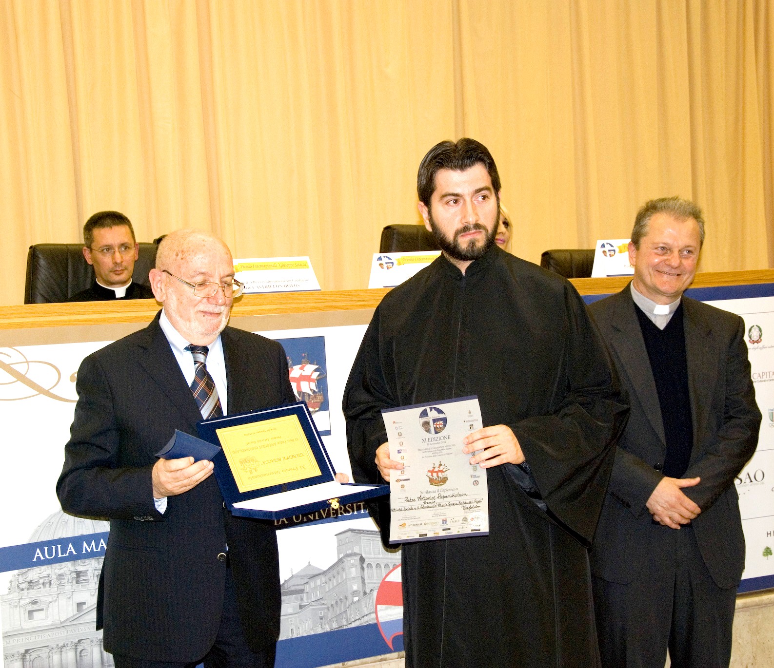 Premio Speciale a Padre Papanikolau