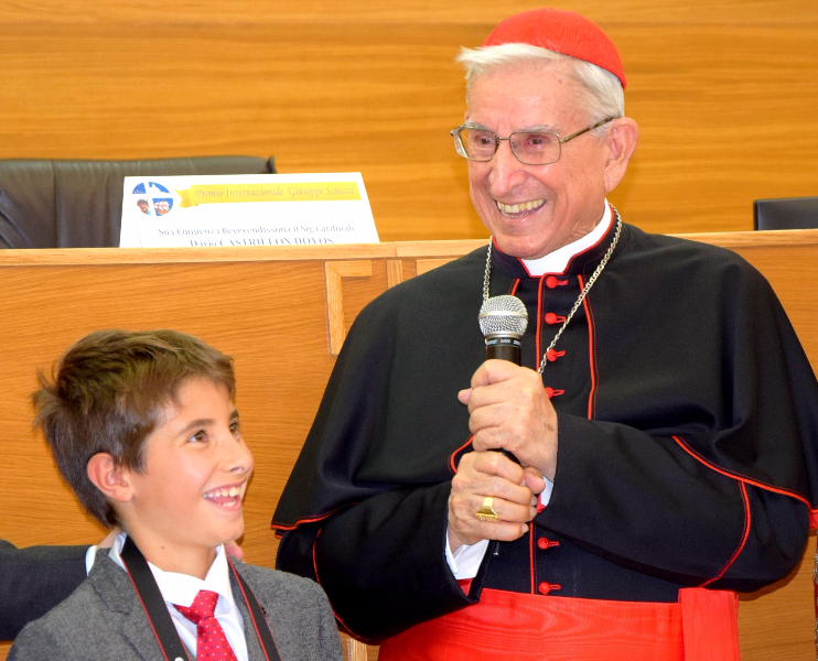 Carlos con il Cardinale Castrillon Hoyos